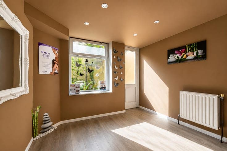 MIXED‑USE BUILDING – 3 UNITS – IDEALLY LOCATED - ETTERBEEK !