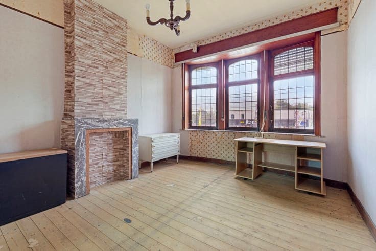 Former mansion house with enormous potential