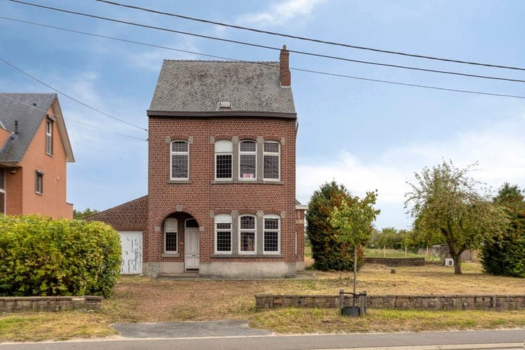 Former mansion house with enormous potential
