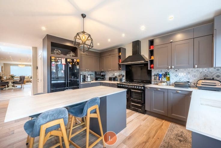 Instapklare woning met 3 slaapkamers, tuin en autostaanpl...