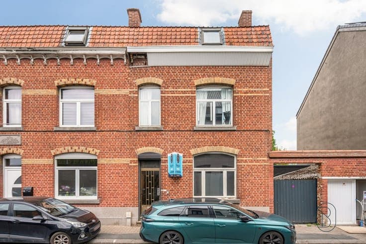 Terraced house to renovate 171 m², near Tournai city centre.