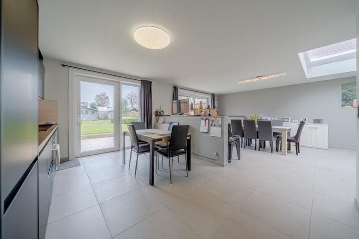Move-in ready family home with integrated garage and sunny …