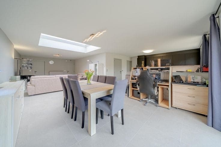 Move-in ready family home with integrated garage and sunny …