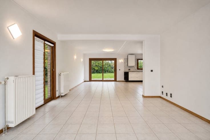 Villa met 4 slaapkamers en 2 garages