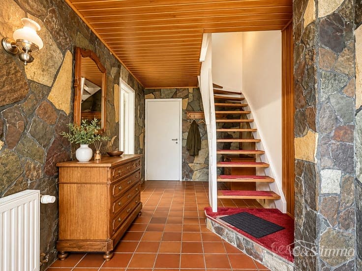 Top-floor house with 3 bedrooms, a garage and a veranda