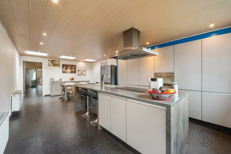 Move-in-ready character home with a garden and 4 bedrooms in