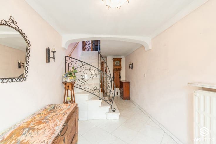 MAGNIFIQUE MAISON – POSS. 4 CH – 2 GARAGES – JARDIN – PEB E