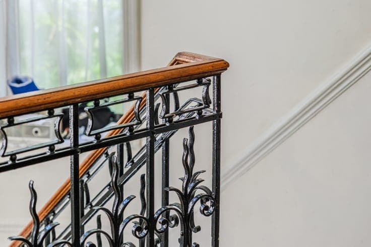 Elegant townhouse with potential for a professional practice