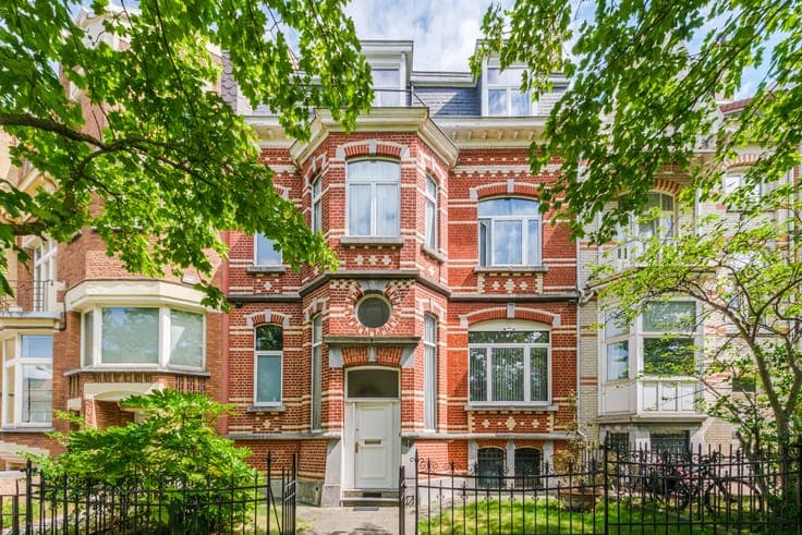 Elegant townhouse with potential for a professional practice