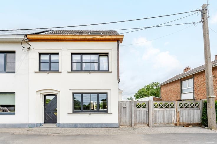 Spacious semi-detached home in quiet Dendermonde