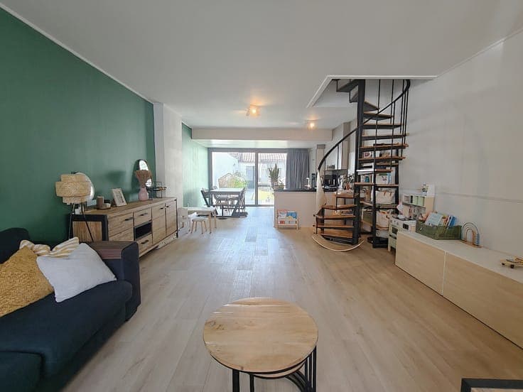 Ready-to-move-in family home with 3 bedrooms, sunny garden,