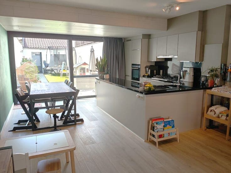 Ready-to-move-in family home with 3 bedrooms, sunny garden,