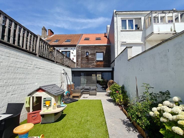 Ready-to-move-in family home with 3 bedrooms, sunny garden,