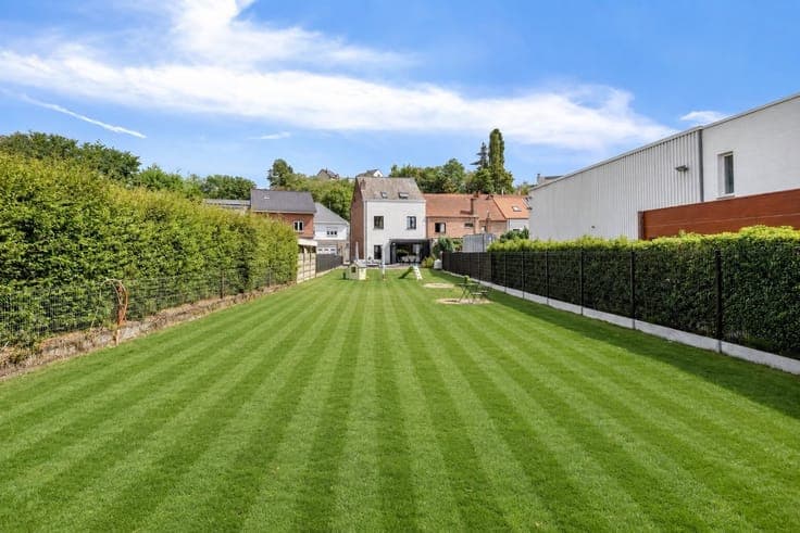 Fully renovated three-facade home in center