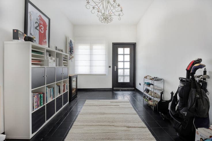 Fully renovated three-facade home in center