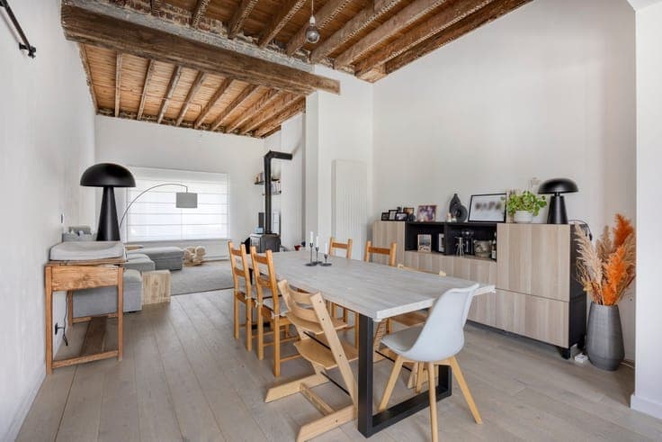 Fully renovated three-facade home in center
