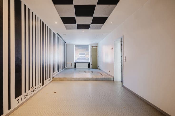 Spacious house to renovate with a garden in Sint-Amandsberg