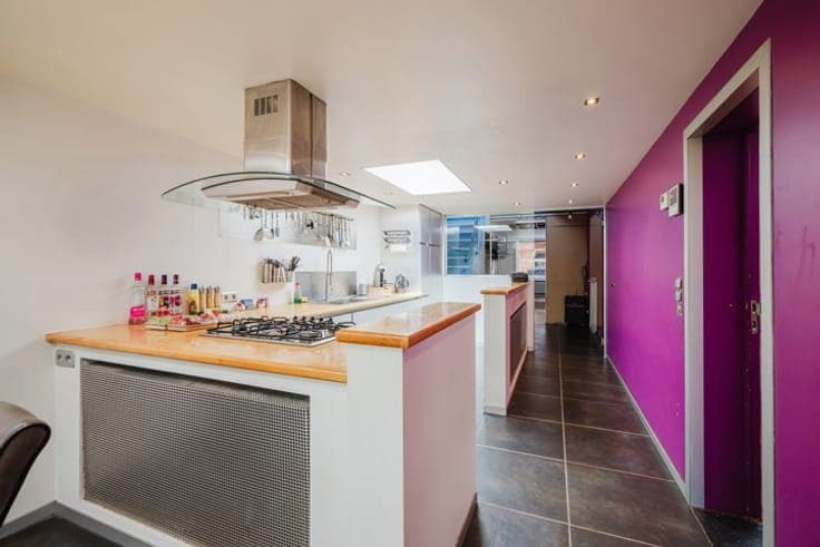 Spacious house to renovate with a garden in Sint-Amandsberg