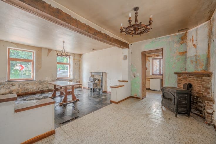 Authentic stone house to renovate