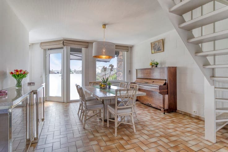 Ready to move in home in a child-friendly neighborhood for s