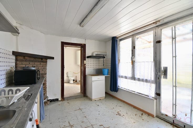 Ontdek deze landelijk gelegen woning met renovatiemogelij...