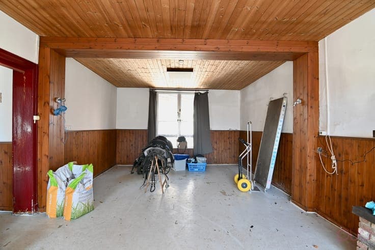 Ontdek deze landelijk gelegen woning met renovatiemogelij...