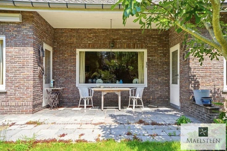 Villa in a Prime Location in Sint-Andries (1.710 m²)
