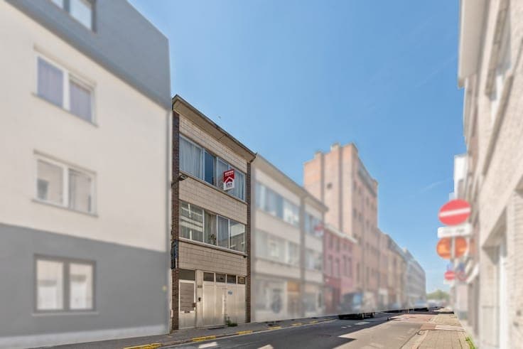 Family home with city courtyard Antwerp