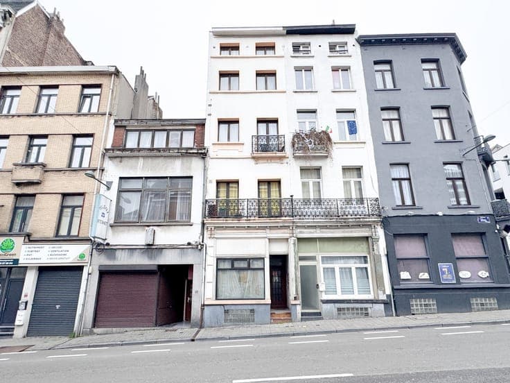 INVESTMENT PROPERTY WITH 9 APARTMENTS – STRONG RENTAL POTENT