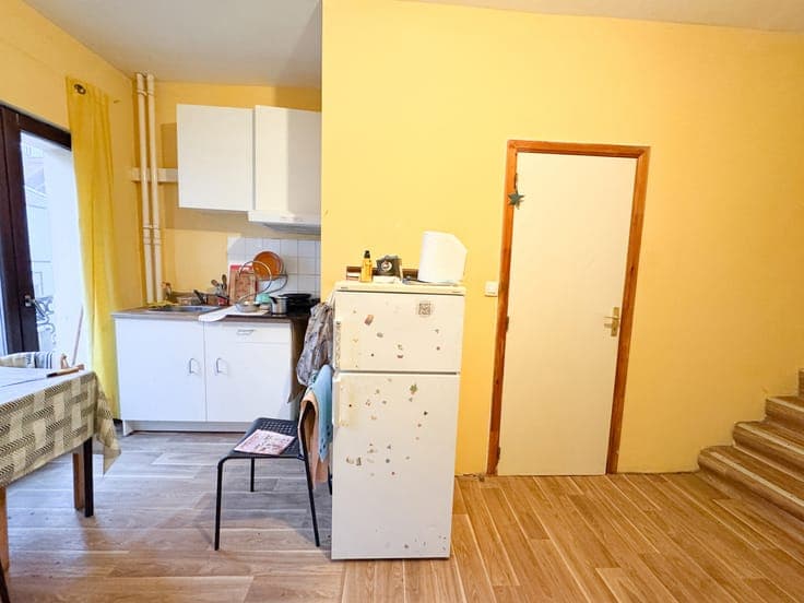 INVESTMENT PROPERTY WITH 9 APARTMENTS – STRONG RENTAL POTENT