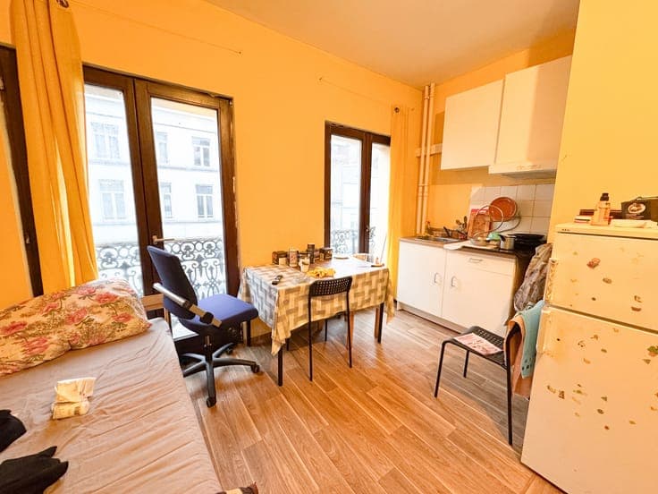 INVESTMENT PROPERTY WITH 9 APARTMENTS – STRONG RENTAL POTENT