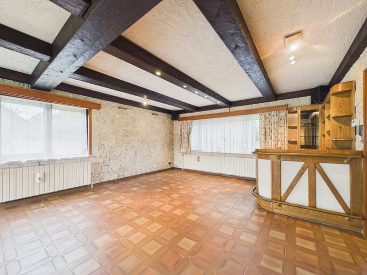 Single-storey 3-bedroom villa with GARAGE, TERRACE & GARDEN