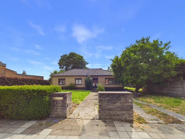 Single-storey 3-bedroom villa with GARAGE, TERRACE & GARDEN