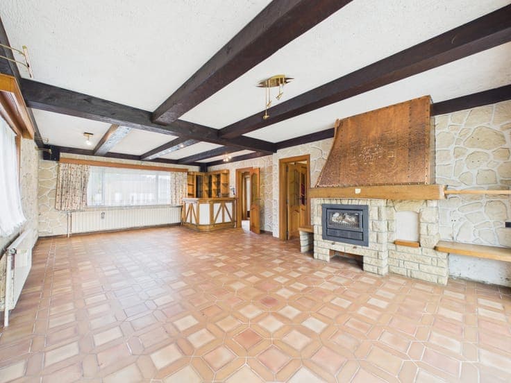 Single-storey 3-bedroom villa with GARAGE, TERRACE & GARDEN