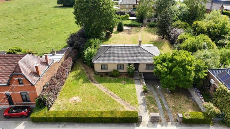 Single-storey 3-bedroom villa with GARAGE, TERRACE & GARDEN