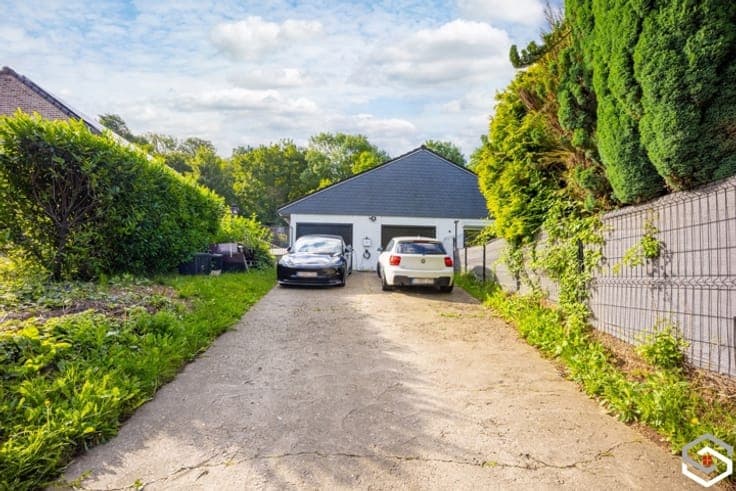 SUPER BUNGALOW 4F - POSS 4CH - EXTERIEUR - GARAGES - PEB C