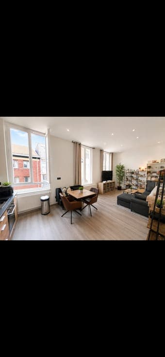 Licensed income property with 4 apartments + rear building