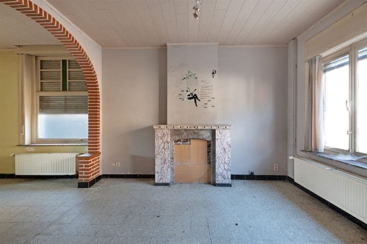 Home to renovate in coveted location in Moortsele