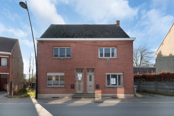Home to renovate in coveted location in Moortsele