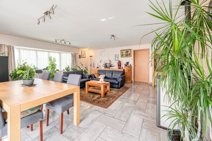 Te koop – Ruime alleenstaande "landwoning "met grote tuin...