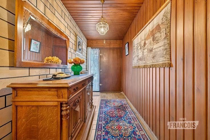 Spacious 4-bedroom bungalow with sunny garden and endless p…