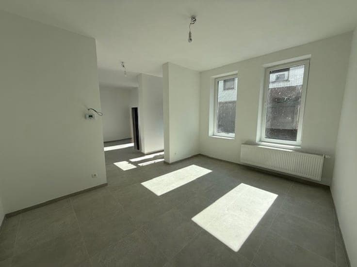 Instapklare gerenoveerde woning met vier slaapkamers.