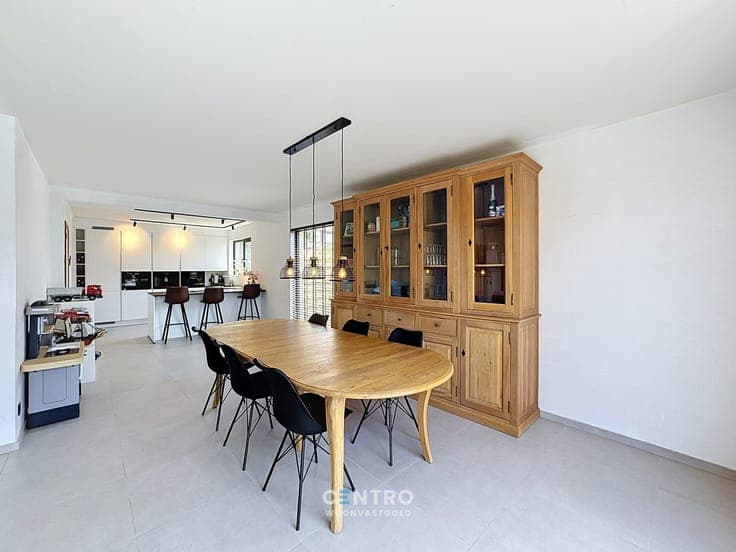 Villa met 4 slpks, garage en ZUIDger. tuin te Uitkerke!