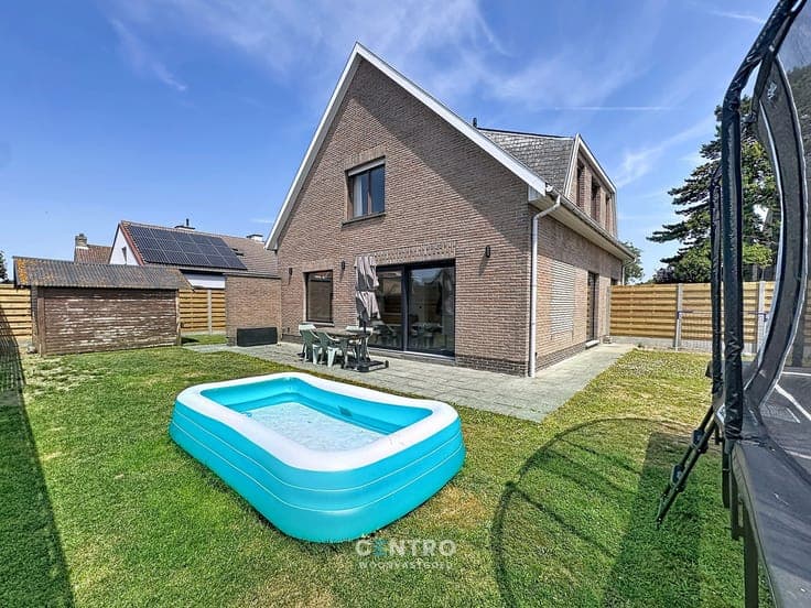 Villa met 4 slpks, garage en ZUIDger. tuin te Uitkerke!