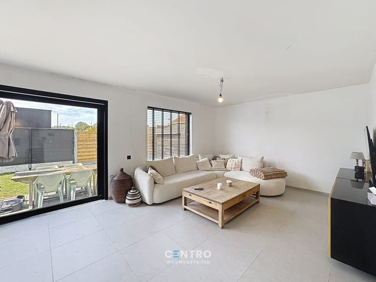 Villa met 4 slpks, garage en ZUIDger. tuin te Uitkerke!
