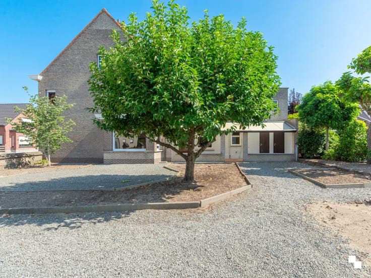 Ruime, te renoveren woning in het mooie Asper