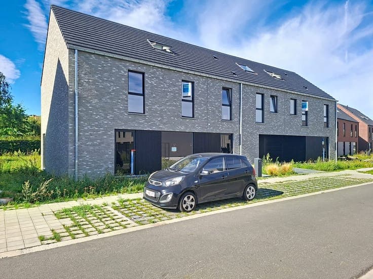 4 slaapkamers mogelijk, veel bergruimte