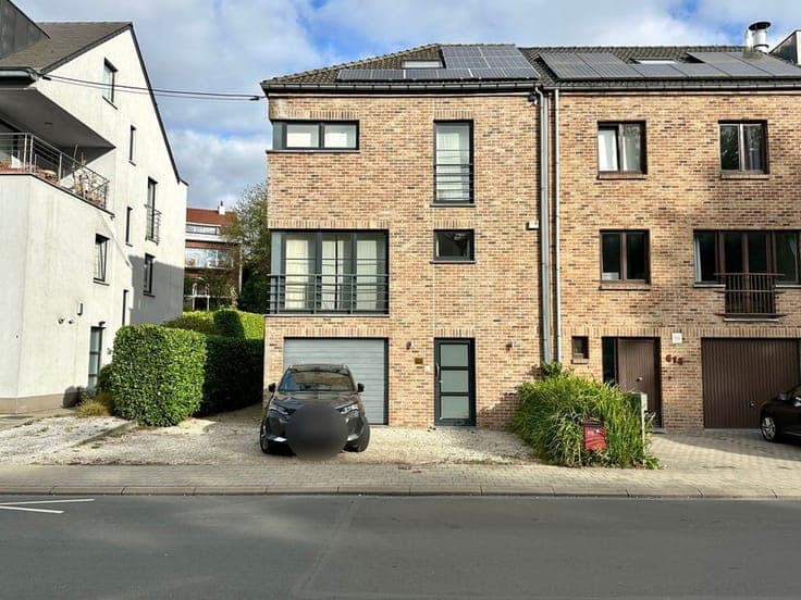 Saint Job – Maison 3 façades, jardin, garage, PEB C+