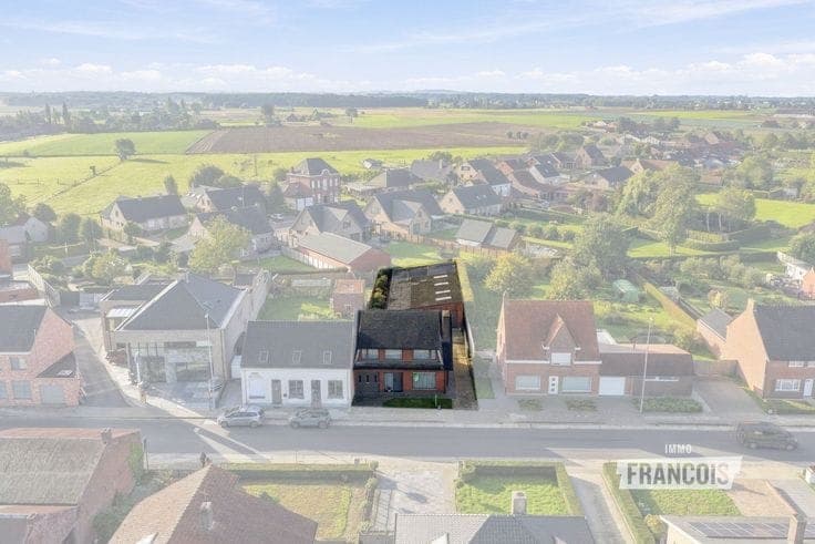 Spacious house with a large shed for sale in Krombeke!