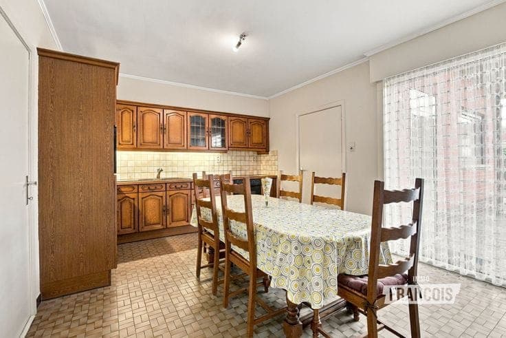 Spacious house with a large shed for sale in Krombeke!